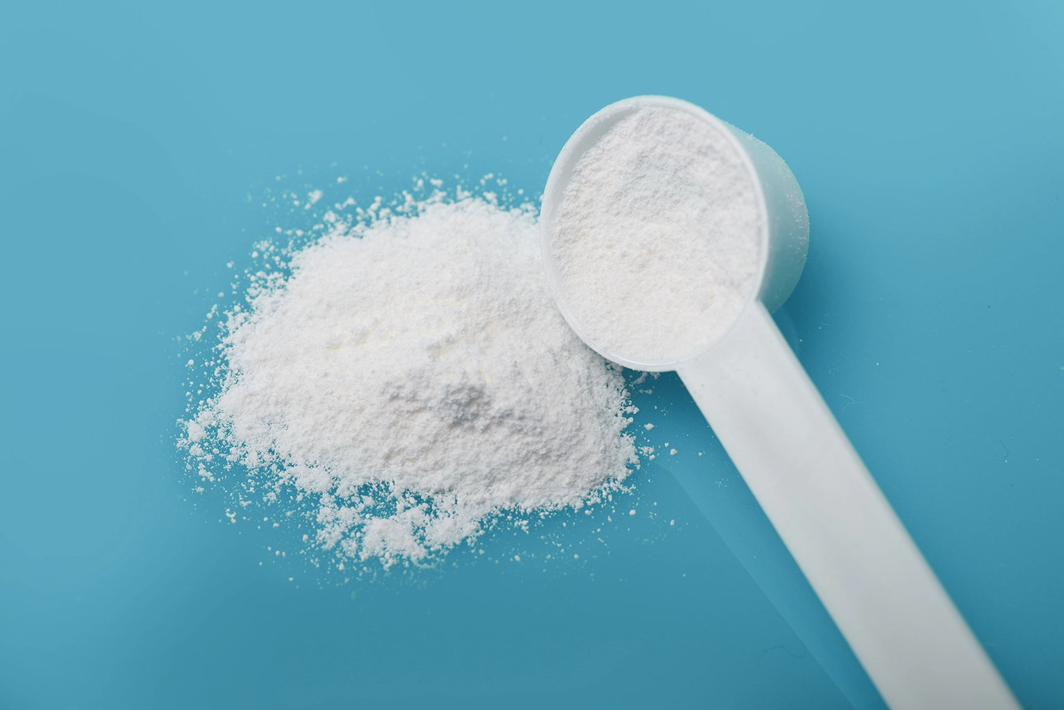 Creatine Scoop - Blue Background